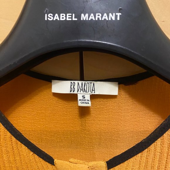 BB DAKOTA BURNT ORANGE PLEATED SHEER SLEEVELESS TOP,  SIZE: SMALL - Picture 3 of 3